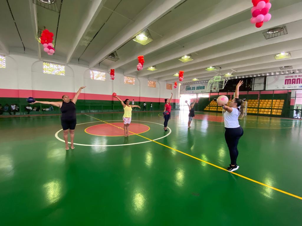 As aulas para adultos e idosos começaram na última semana na Vila Olímpica da Mangueira - Divulgação